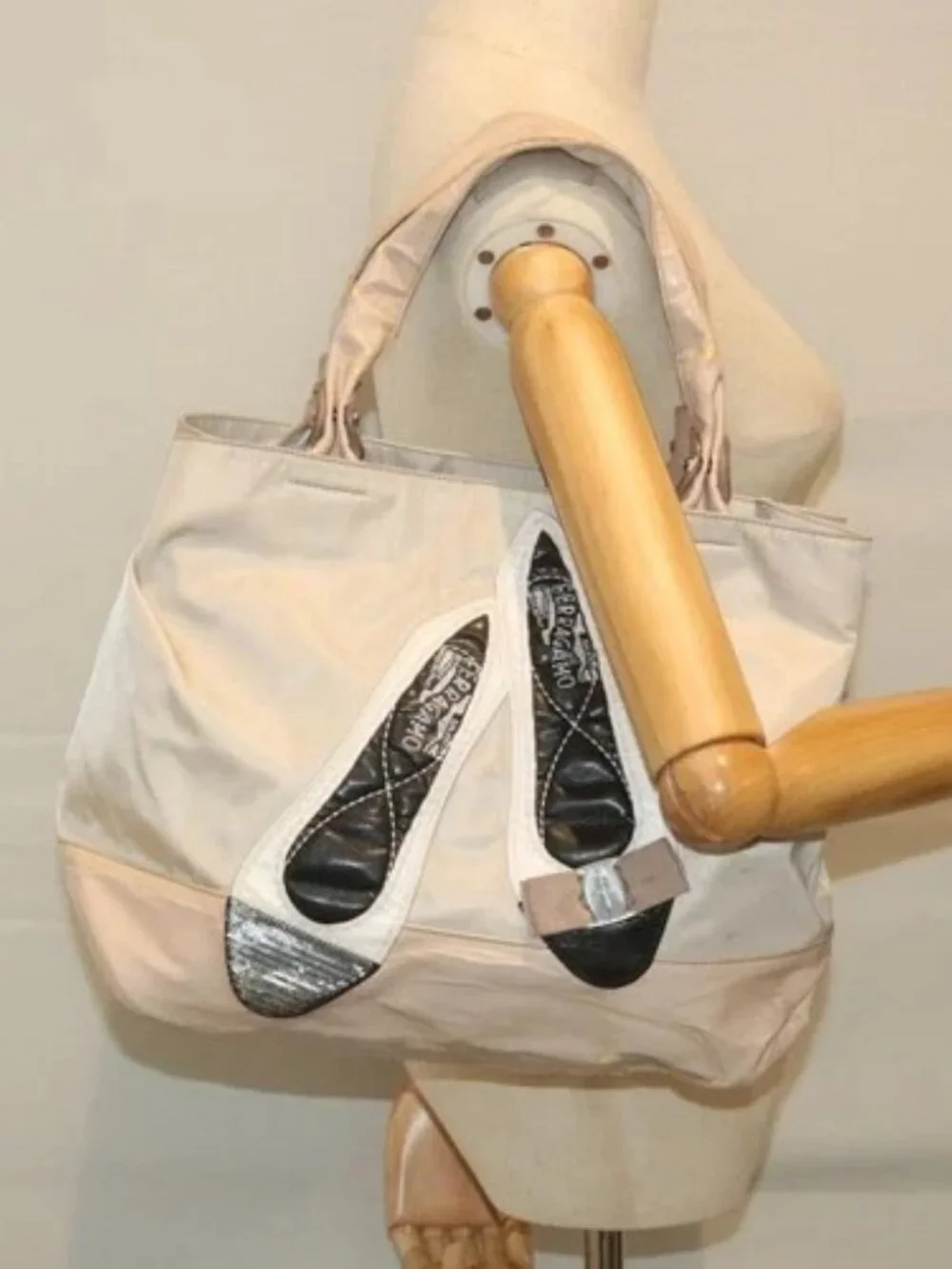Salvatore Ferragamo Shoulder Bag Nylon patent leather Beige Auth ti1318